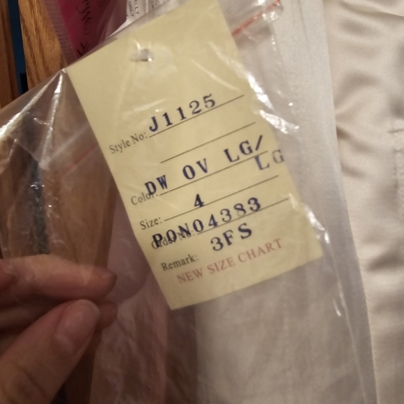 Wedding dress - Picture 12 of 16